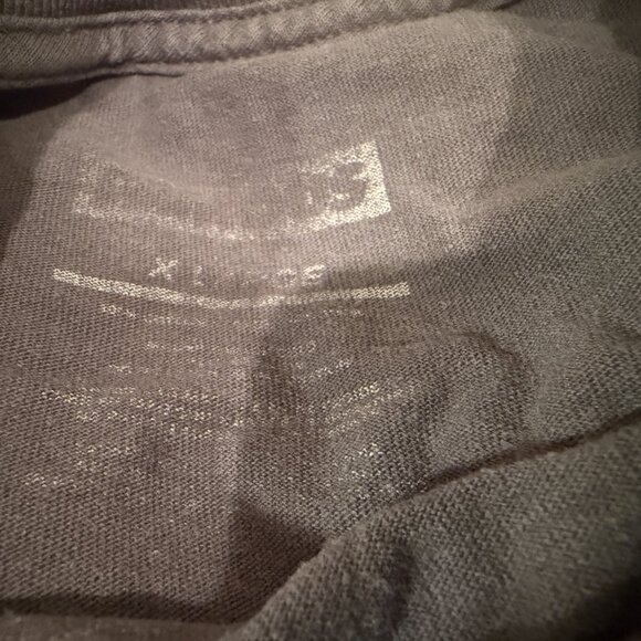 Famous T-Shirt Size X-Large - Picture 6 of 6